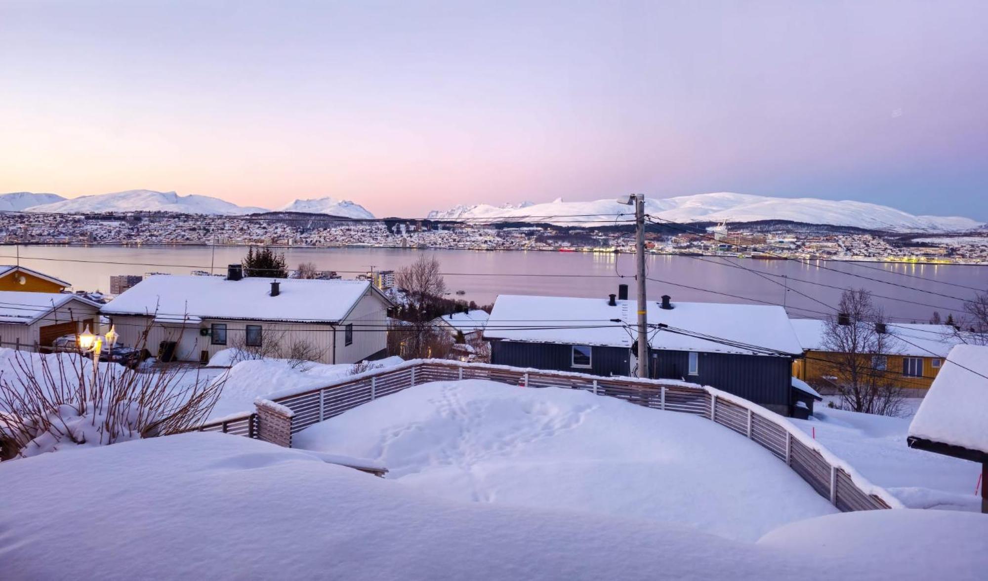 Uranus - View Over Tromsoya Apartment